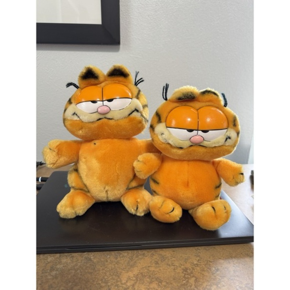 Garfield Plush‎ (2) Stuffed Cats